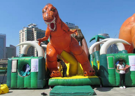 پارک تفریحی بادکنکی در فضای باز با عقب ماندگی بزرگ با ضربه بزرگ Dinosour