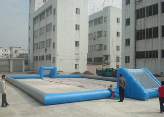 اسباب بازی های ورزشی تورم ورزشی در فضای باز 0.55mm PVC Football Arena زمین بازی